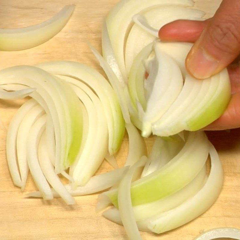 Step 3 Prepare other ingredients Stir-fried quail eggs with onions