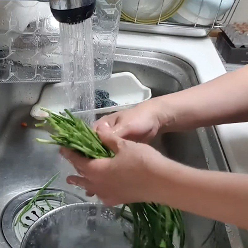 Step 2 Prepare the other ingredients for Pork Blood Soup with Chives