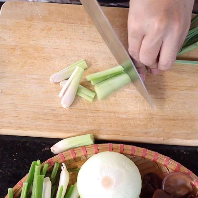 Step 2 Prepare other ingredients for Carp steamed with fermented soybeans and vermicelli