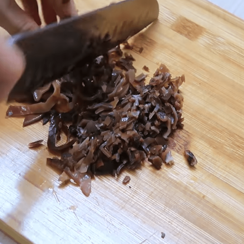 Step 2 Prepare other ingredients for salted egg meat