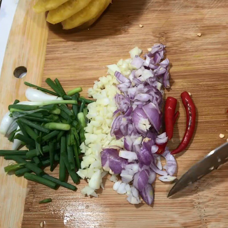 Step 2 Prepare other ingredients Pomelo fish braised with pineapple