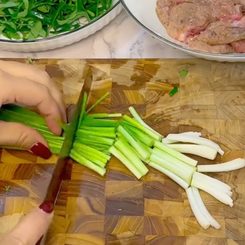 Step 3 Prepare the other ingredients Pigeon stir-fried with eggplant