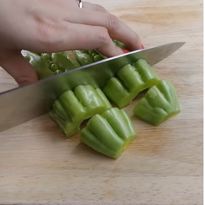 Step 2 Prepare the bitter melon and other ingredients How to cook bitter melon soup with beef