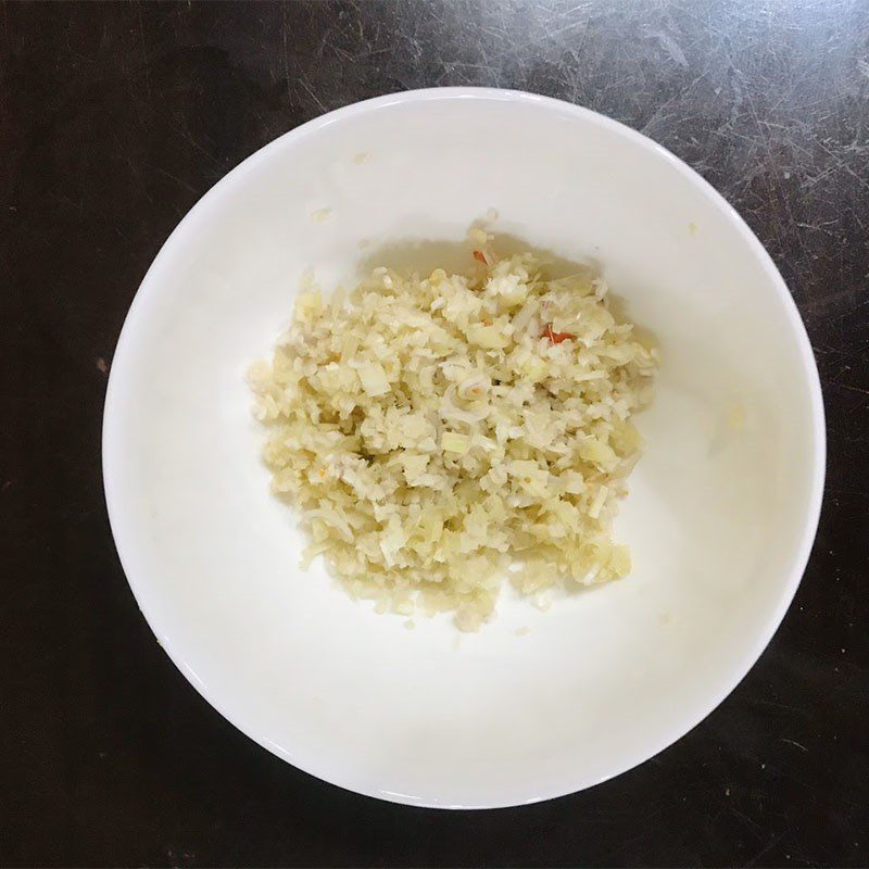 Step 2 Prepare the other ingredients Stir-fried Squid with Lemongrass and Chili