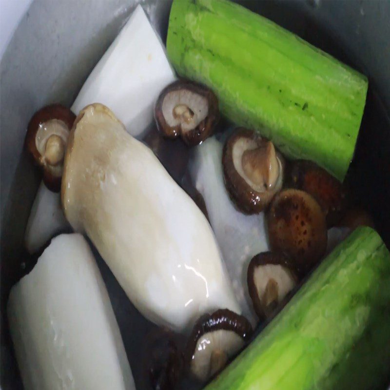 Step 3 Cook the broth for Vegetarian Bun Thang