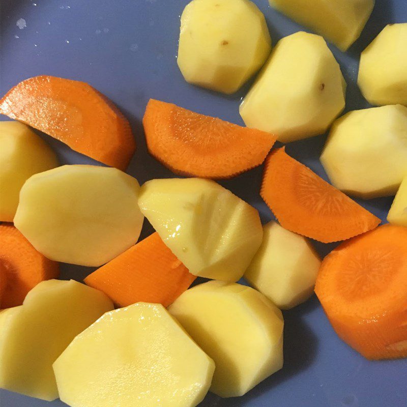 Step 2 Prepare other ingredients Bone broth with potatoes and carrots