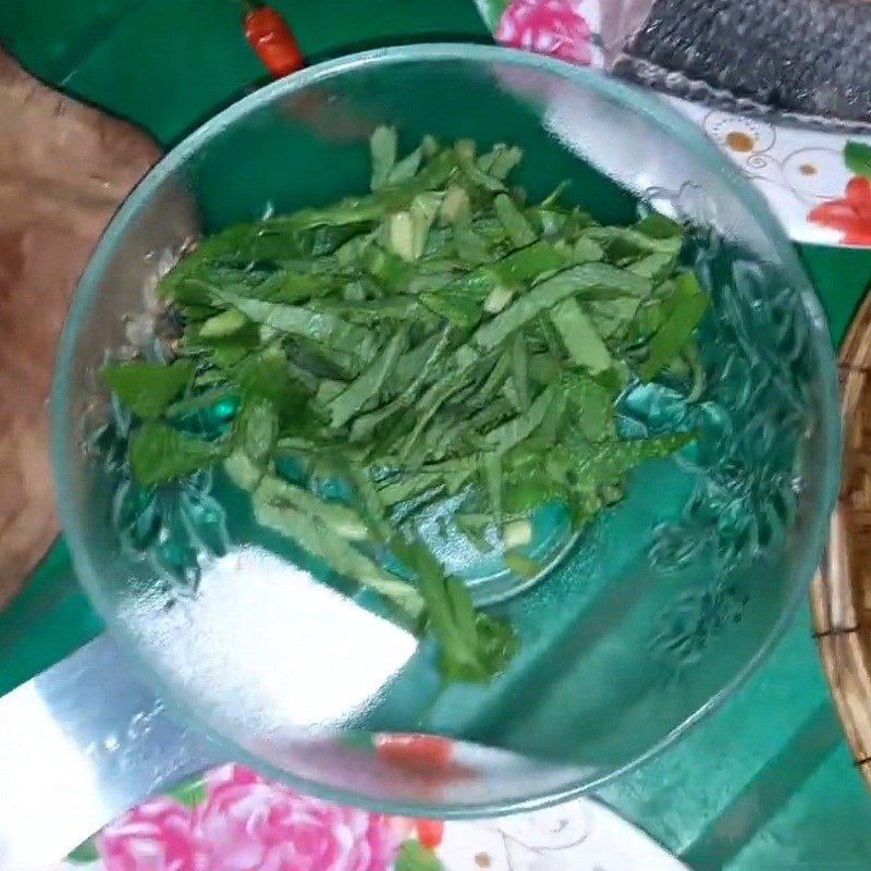 Step 2 Prepare other ingredients for Sour Fish Soup with Bồn Bồn