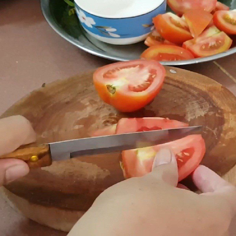 Step 2 Prepare other ingredients for sour soup with shrimp and water lily