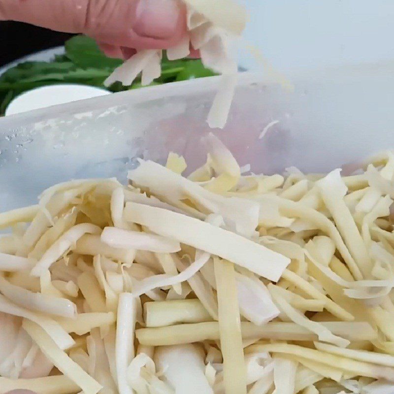 Step 2 Prepare other ingredients for sour soup with shrimp and water lily