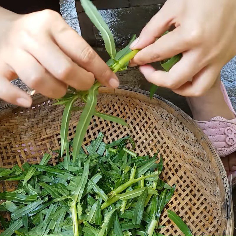 Step 1 Prepare the other ingredients Stir-Fried Buffalo Meat with Rice Herb