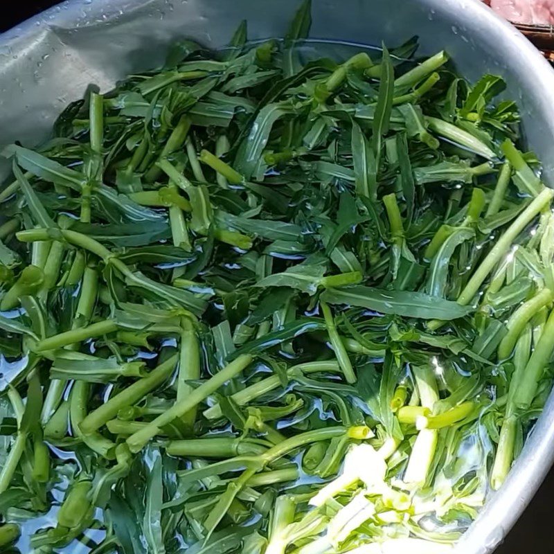 Step 1 Prepare the other ingredients Stir-Fried Buffalo Meat with Rice Herb