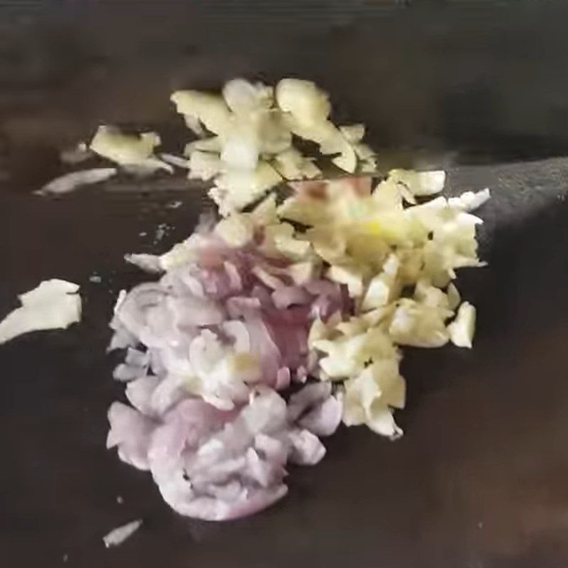 Step 1 Prepare the other ingredients Stir-Fried Buffalo Meat with Rice Herb