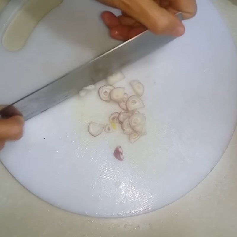 Step 2 Prepare other ingredients Chicken entrails stir-fried with vegetables