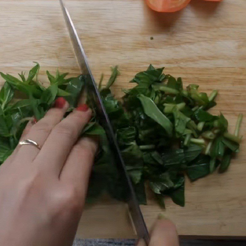 Step 2 Prepare other ingredients for Sour Frog Soup with Young Tamarind Leaves