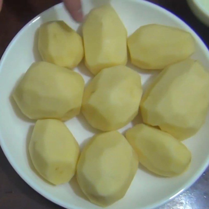 Step 1 Prepare the other ingredients Stir-fried buffalo meat with potatoes