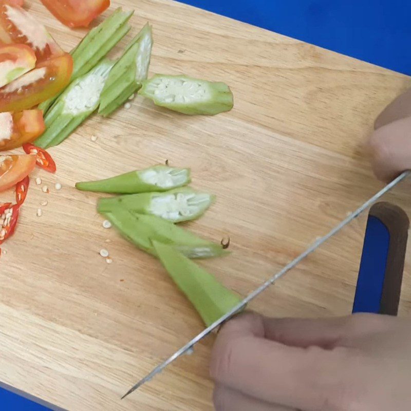 Step 2 Prepare other ingredients for sour fish soup