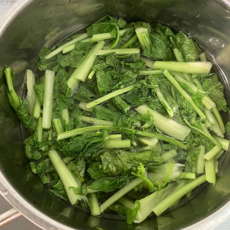 Step 2 Prepare other ingredients for Stir-fried noodles with squid and shrimp