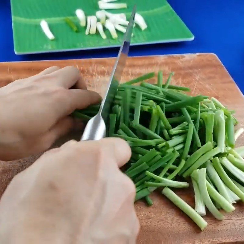 Step 2 Prepare other ingredients Braised Chicken with Green Onions