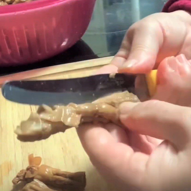 Step 2 Prepare other ingredients for Braised Chicken with Dried Bamboo Shoots