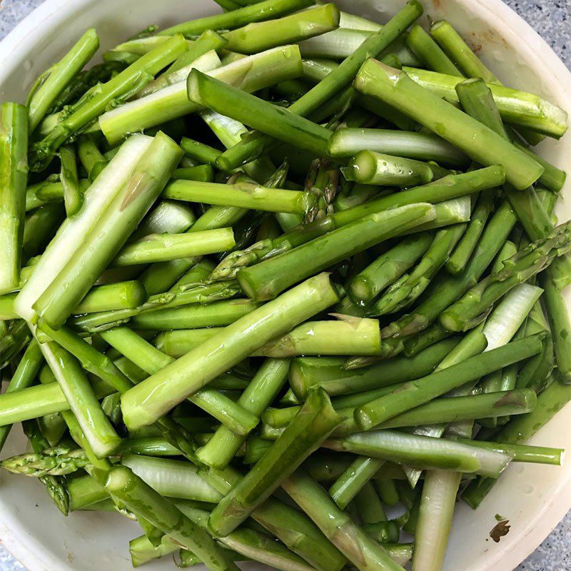 Step 2 Prepare other ingredients for stir-fried beef with asparagus