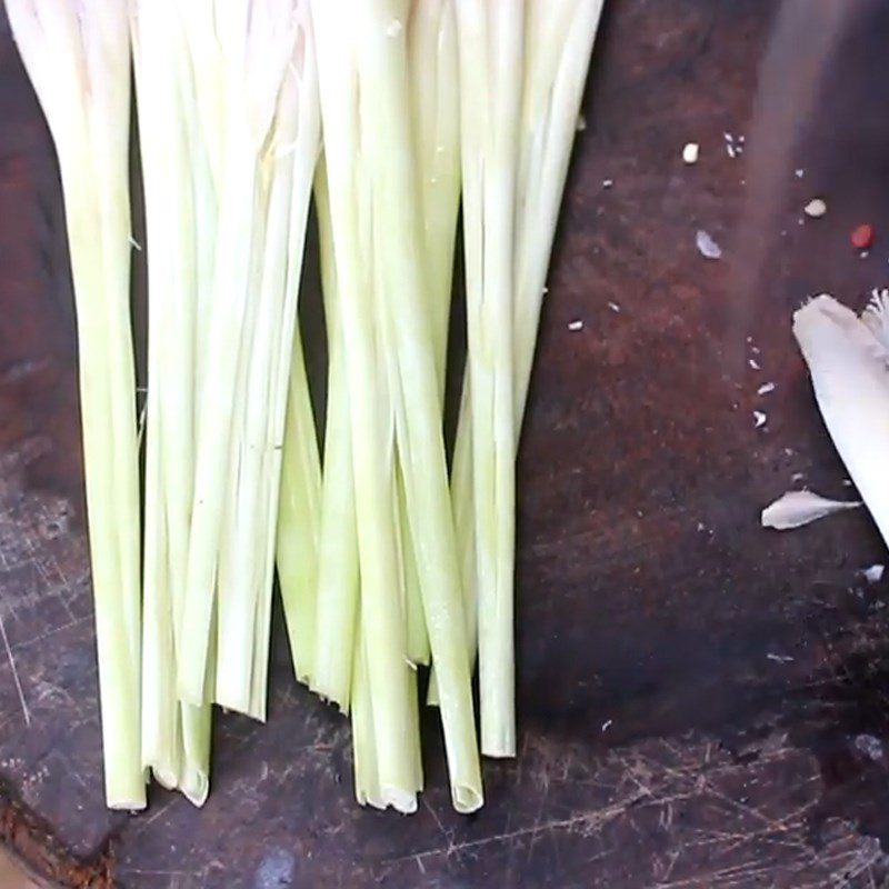 Step 2 Prepare other ingredients Eel steamed with lemongrass and chili