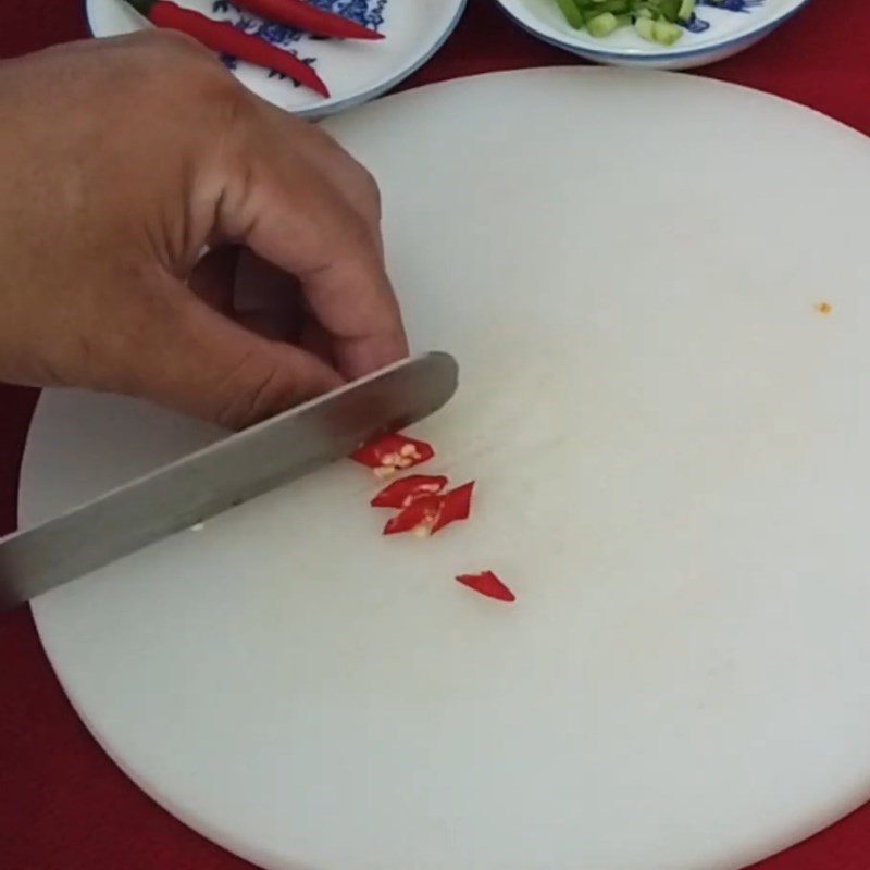 Step 1 Prepare the other ingredients Catfish Braised with Pepper