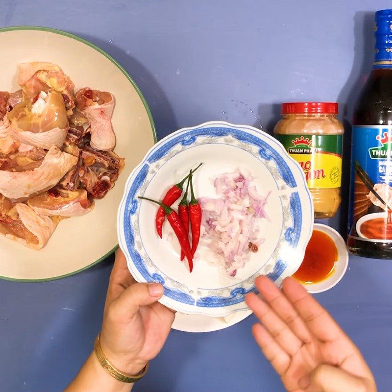 Step 2 Prepare other ingredients Braised chicken with fermented tofu