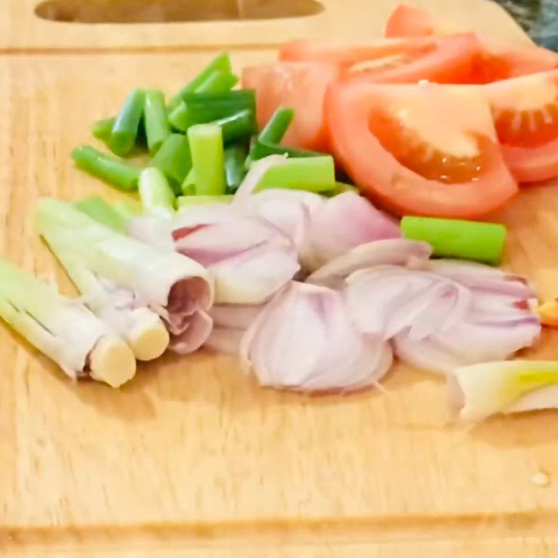 Step 2 Prepare other ingredients for seafood noodles