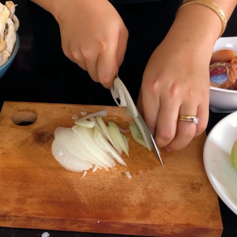 Step 2 Prepare the other ingredients Chicken salad with rice paddy herb