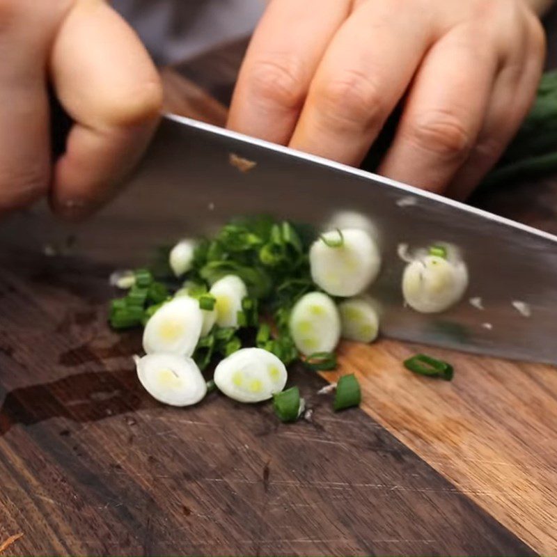 Step 2 Prepare other ingredients for abalone egg porridge