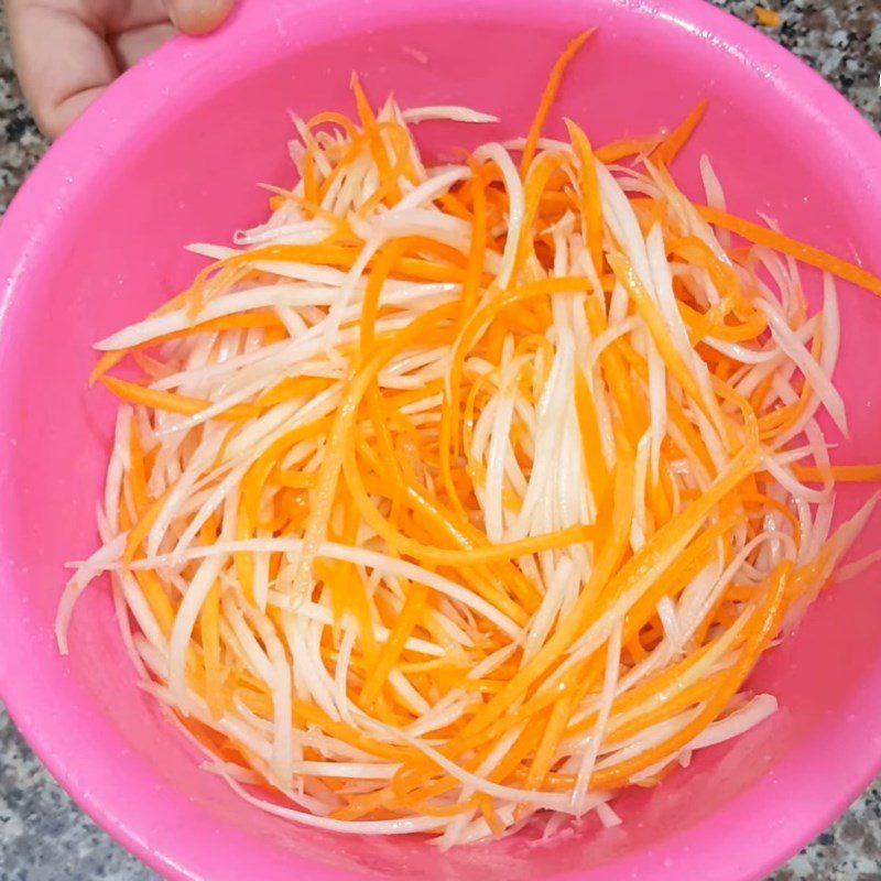 Step 2 Prepare other ingredients for sweet and sour beef noodle salad