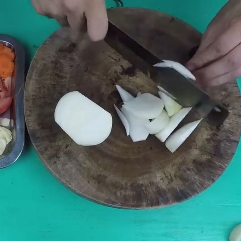 Step 3 Prepare other ingredients Stir-fried pig kidneys with onions