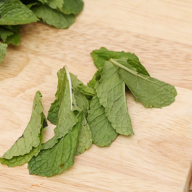 Step 2 Prepare other ingredients Seafood spring rolls with mayonnaise sauce using a non-stick pan