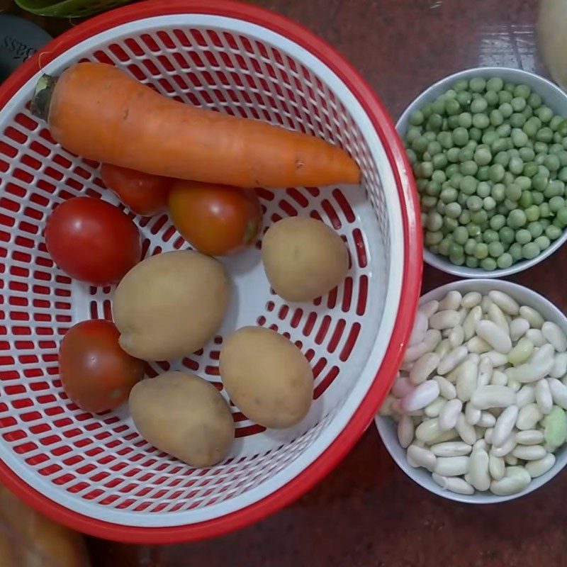 Step 2 Prepare other ingredients Chicken cooked with white beans and green peas