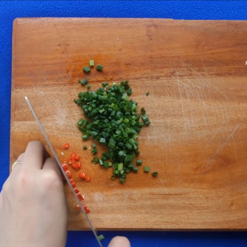 Step 2 Prepare other ingredients for clam noodles