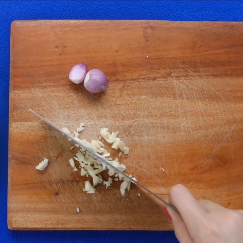 Step 2 Prepare other ingredients for clam noodles