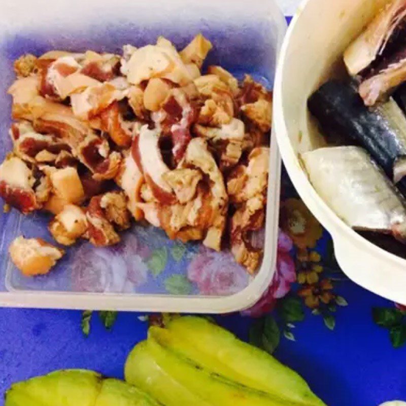 Step 2 Prepare other ingredients Mackerel braised with starfruit