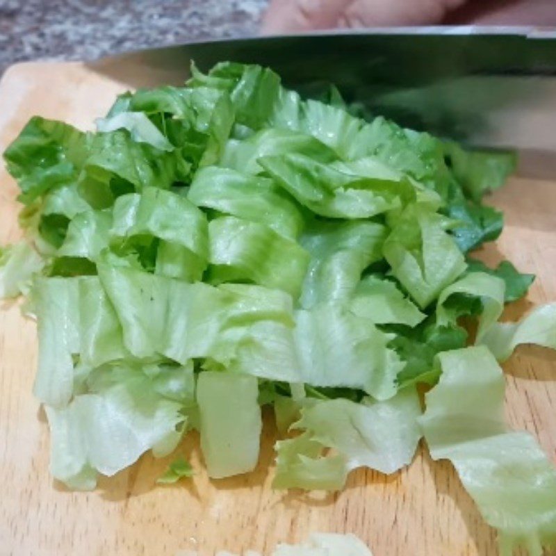 Step 2 Prepare other ingredients for sweet and sour beef noodle salad