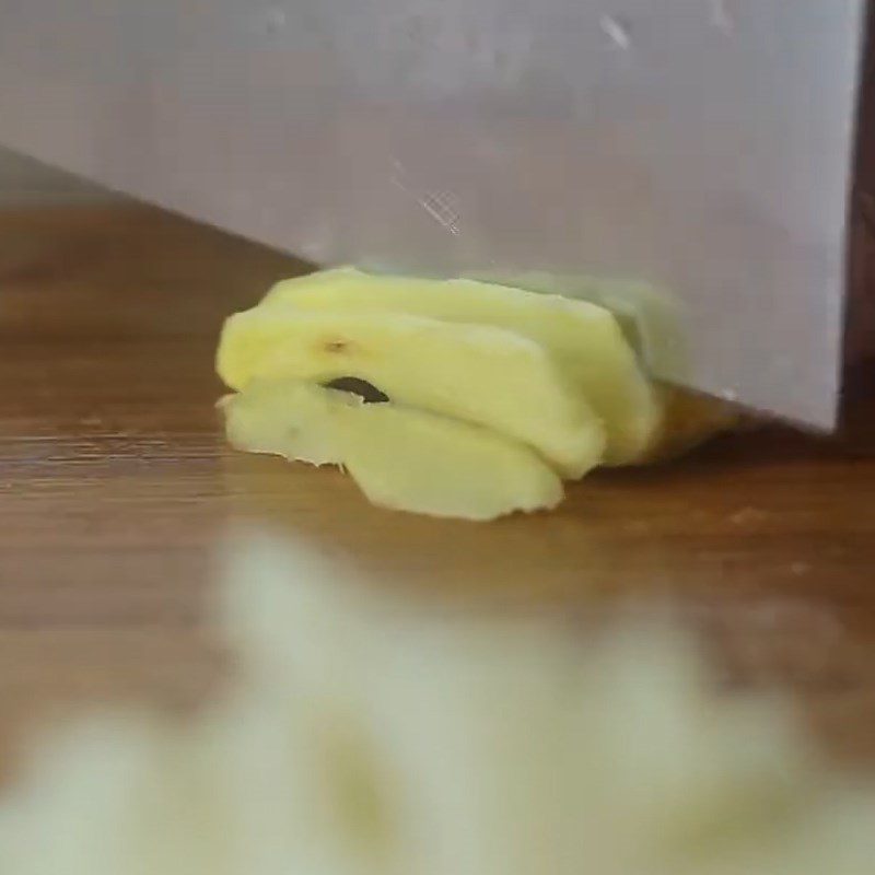 Step 2 Prepare other ingredients Fish intestines stir-fried with bamboo shoots