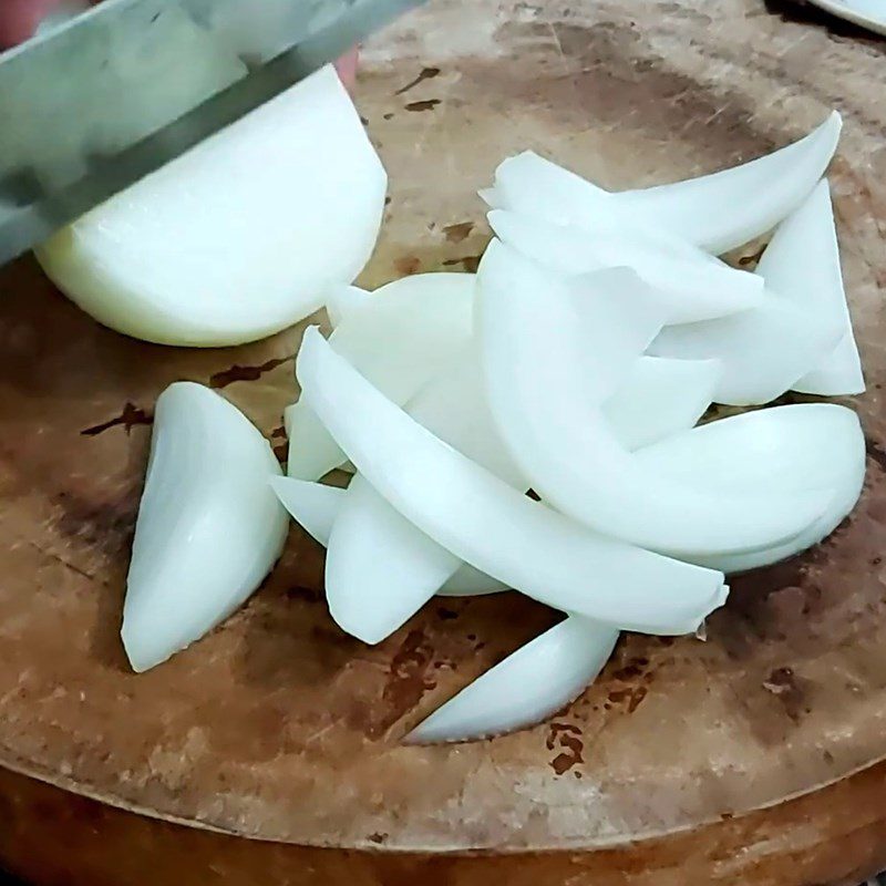 Step 2 Prepare other ingredients Stir-fried Octopus with Onions