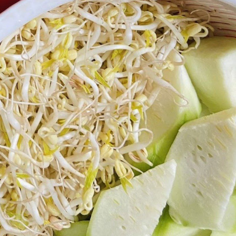 Step 2 Prepare other ingredients Stir-fried chicken heart with gourd and bean sprouts