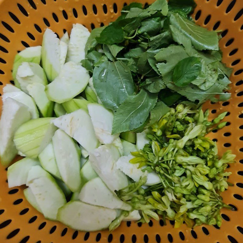 Step 2 Prepare other ingredients Gourd soup with crab