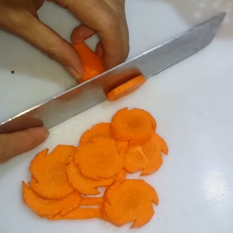 Step 2 Prepare other ingredients Fried potatoes with garlic and carrots