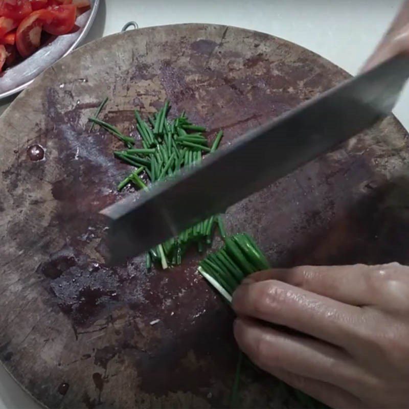 Step 2 Prepare other ingredients for Pork Fat with Tomato Sauce