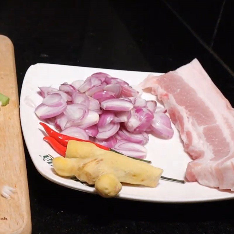 Step 2 Prepare other ingredients Dried snakehead fish steamed with pork belly