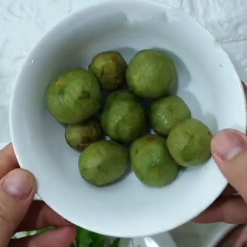 Step 2 Prepare other ingredients Duck braised with sour fruits and coconut water