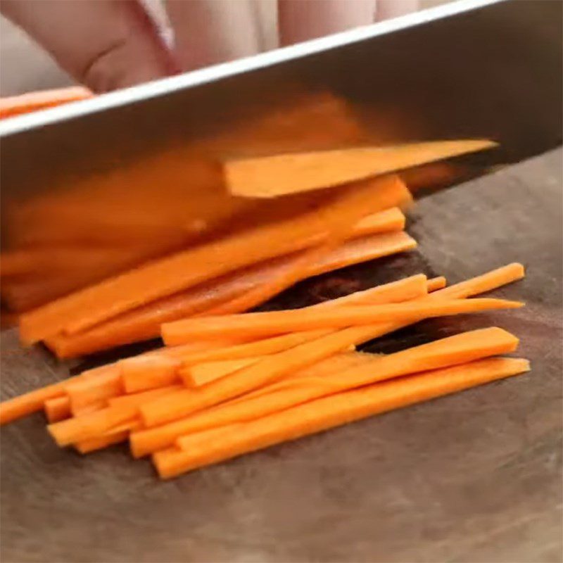 Step 2 Prepare other ingredients Stir-fried chicken noodle with vegetables