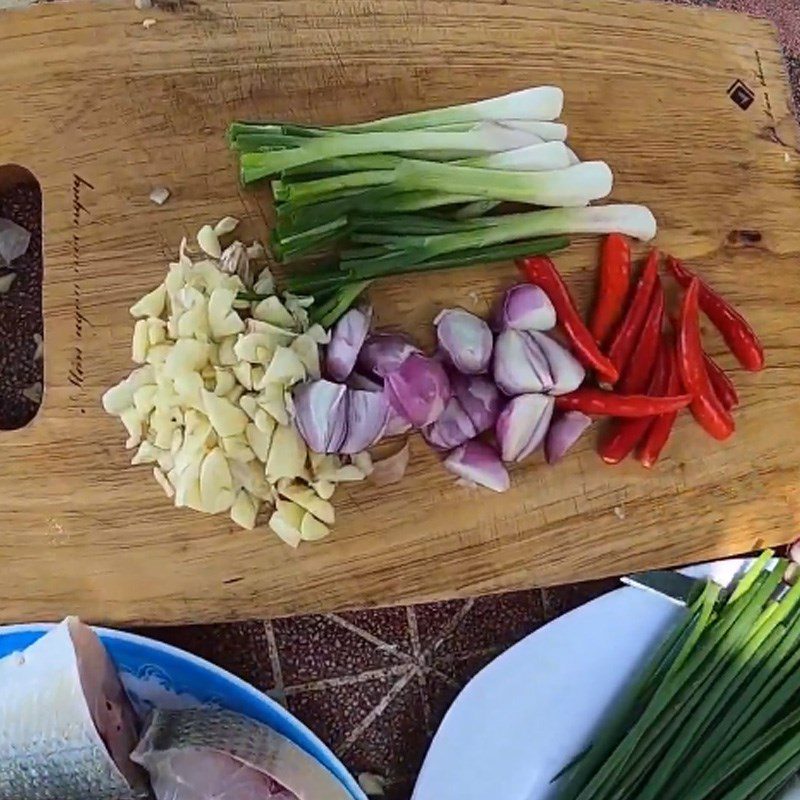 Step 2 Prepare other ingredients Braised snakehead fish with pepper