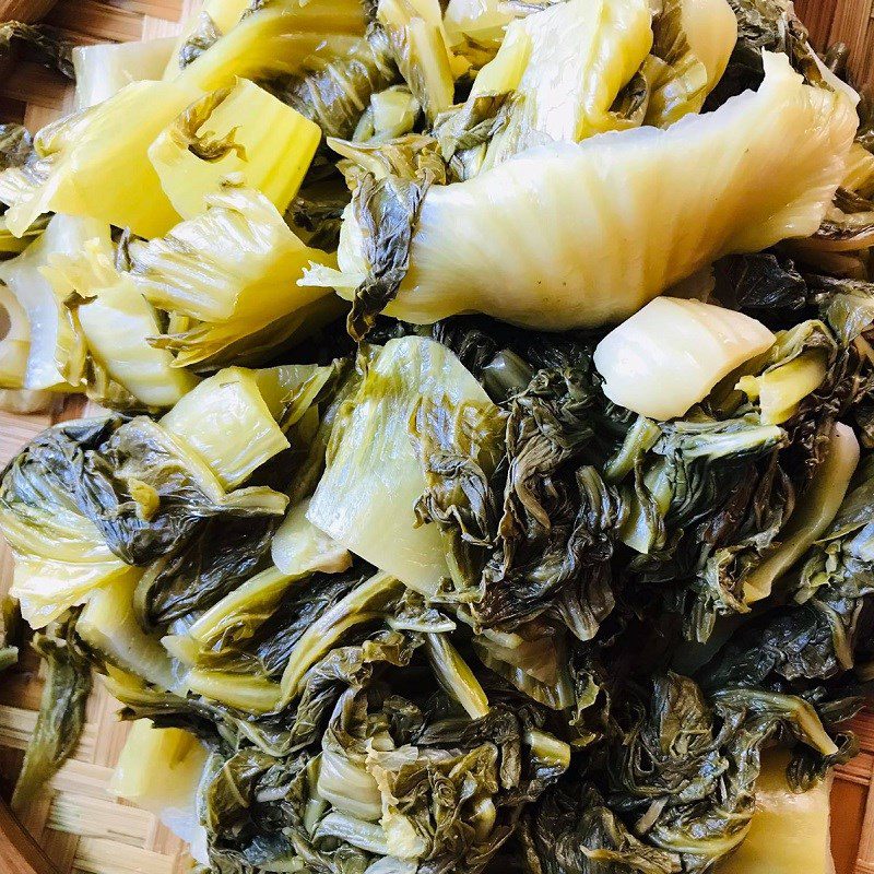 Step 2 Prepare other ingredients Stir-fried pork intestines with pickled mustard greens