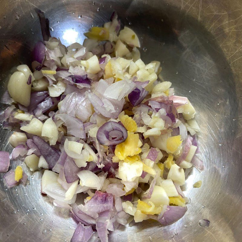 Step 2 Prepare other ingredients Stir-fried chicken heart with gourd and bean sprouts